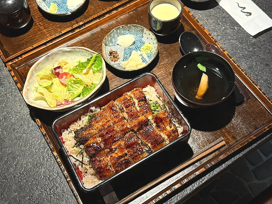 Manmok’s spacious tables and interior atmosphere