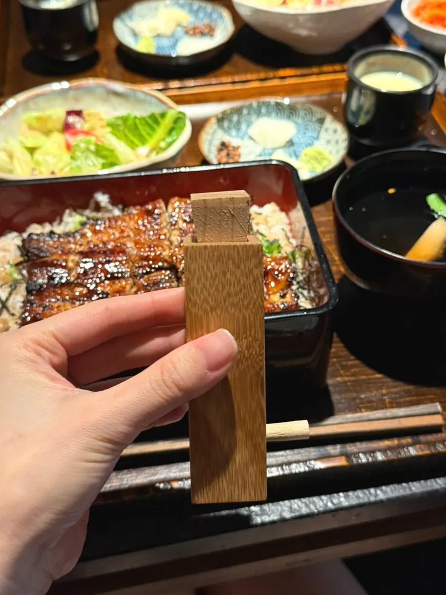 A filling Manmok eel rice bowl meal