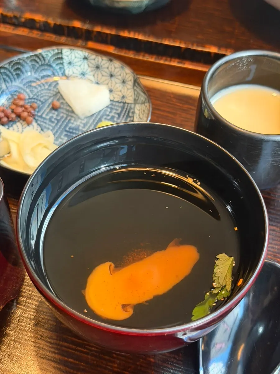 Broth containing matsutake mushroom