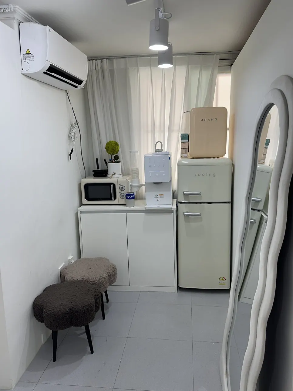 Neatly kept white waiting area