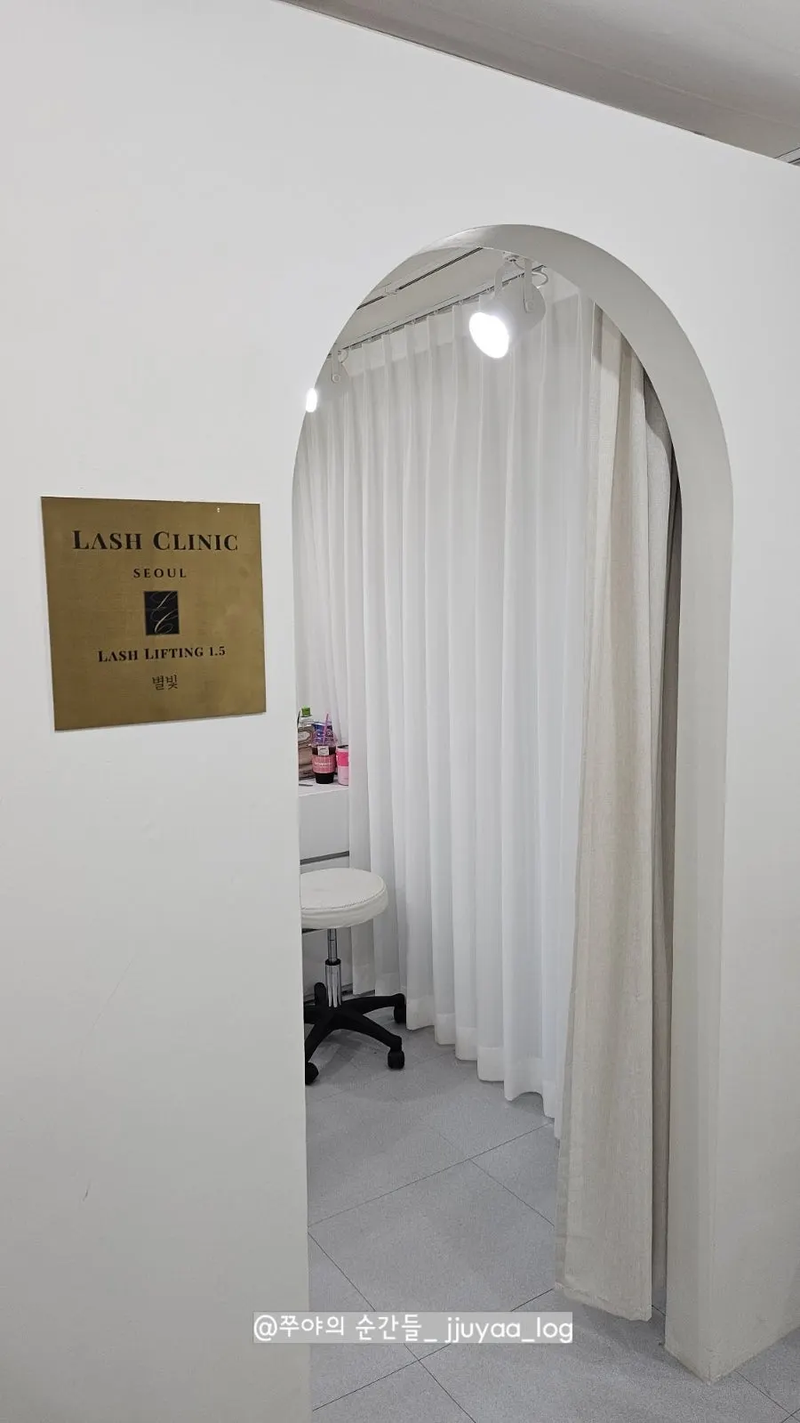 Lash treatment area with wardrobe and bed