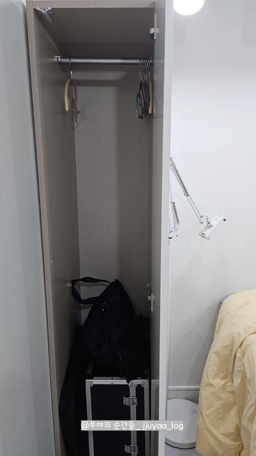 Tidy area around the treatment bed at On The Boutique