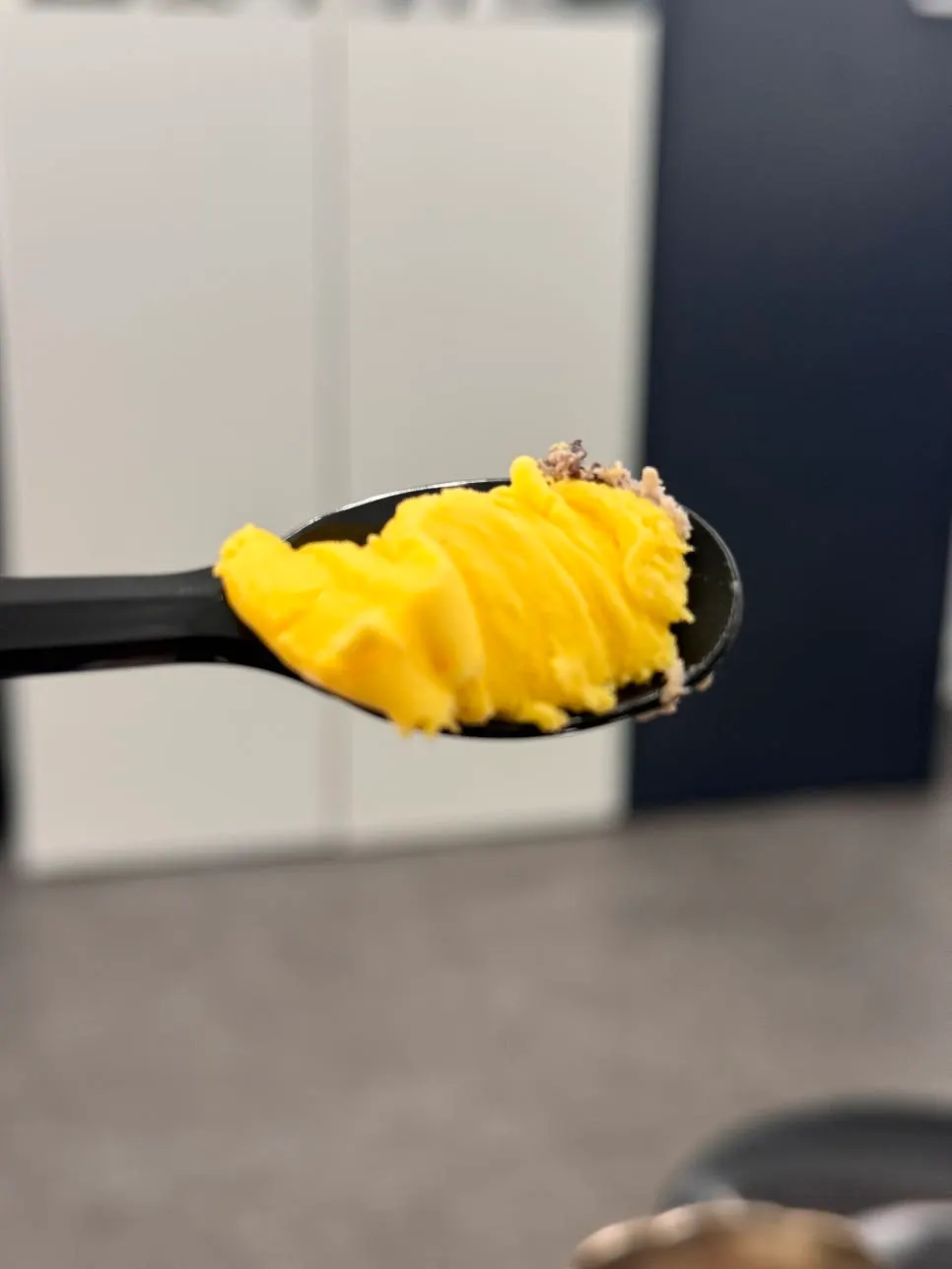 Oreo and Cream single cup topped with an Apple Mango taster