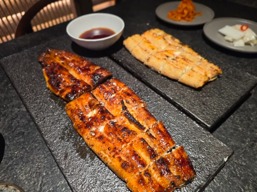 A piece of salt-grilled eel dipped in sauce