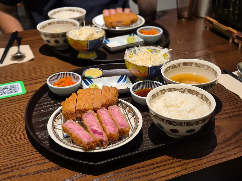The table at Gyuen Dang Seolleung Branch after finishing the gyukatsu meal
