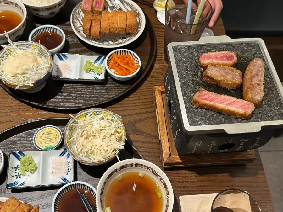 Salad served with gyukatsu