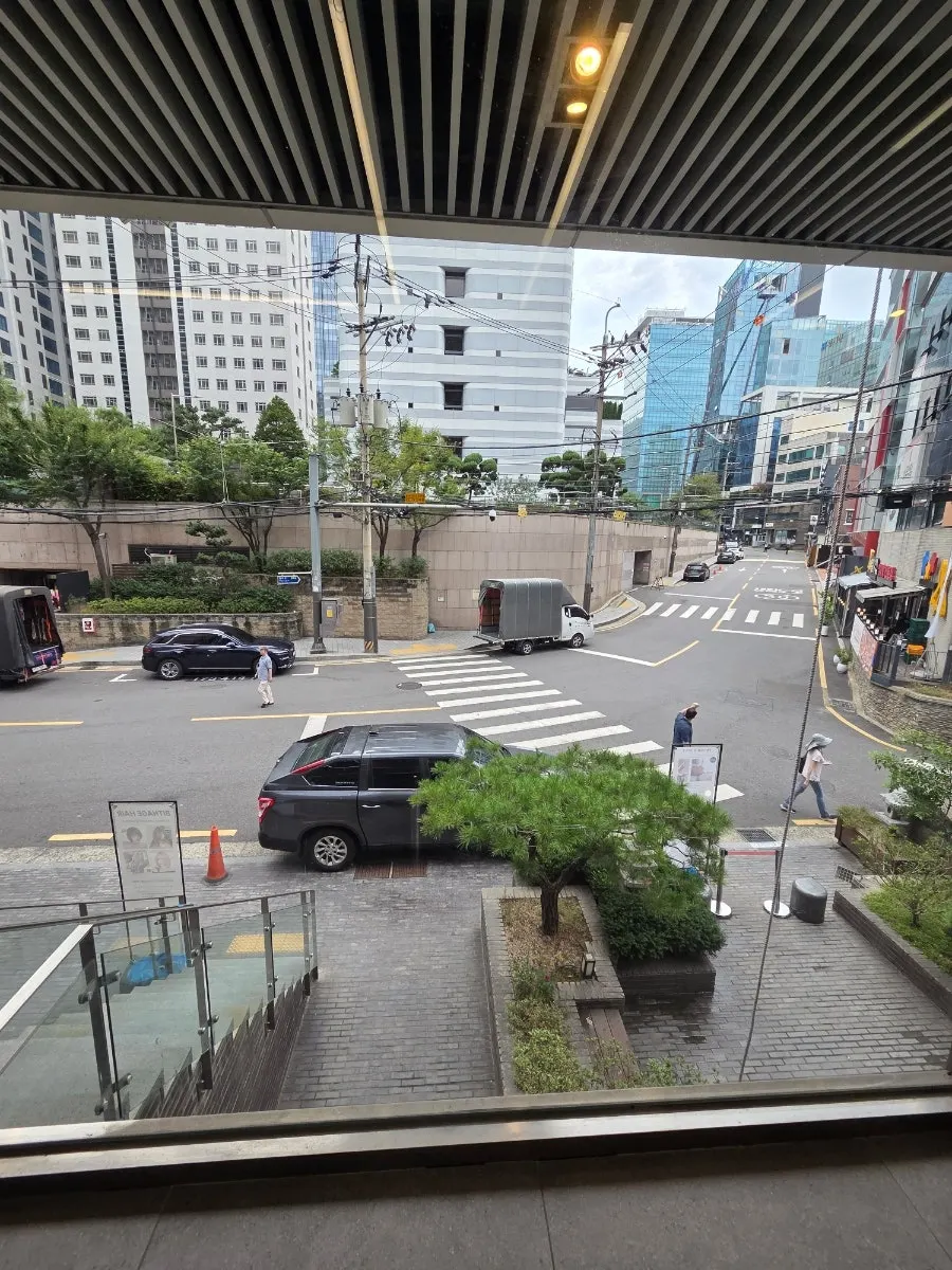 1인샵 같은 분위기의 매장 한켠