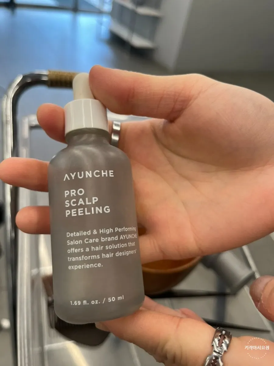 Photo of the AYUNCHE scalp and hair clinic treatment