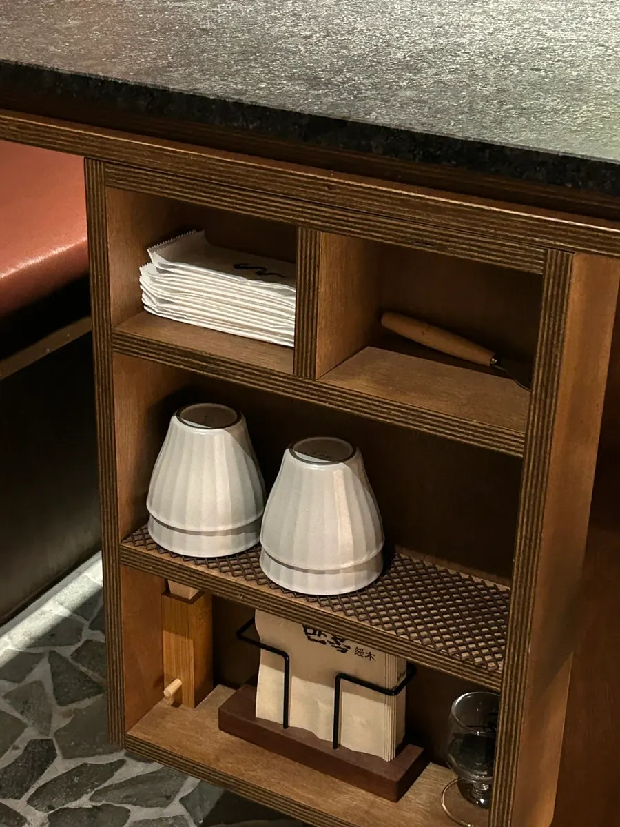 Manmok seating suited to solo diners