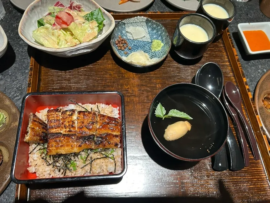 Eel rice bowl and Korean beef hot pot order