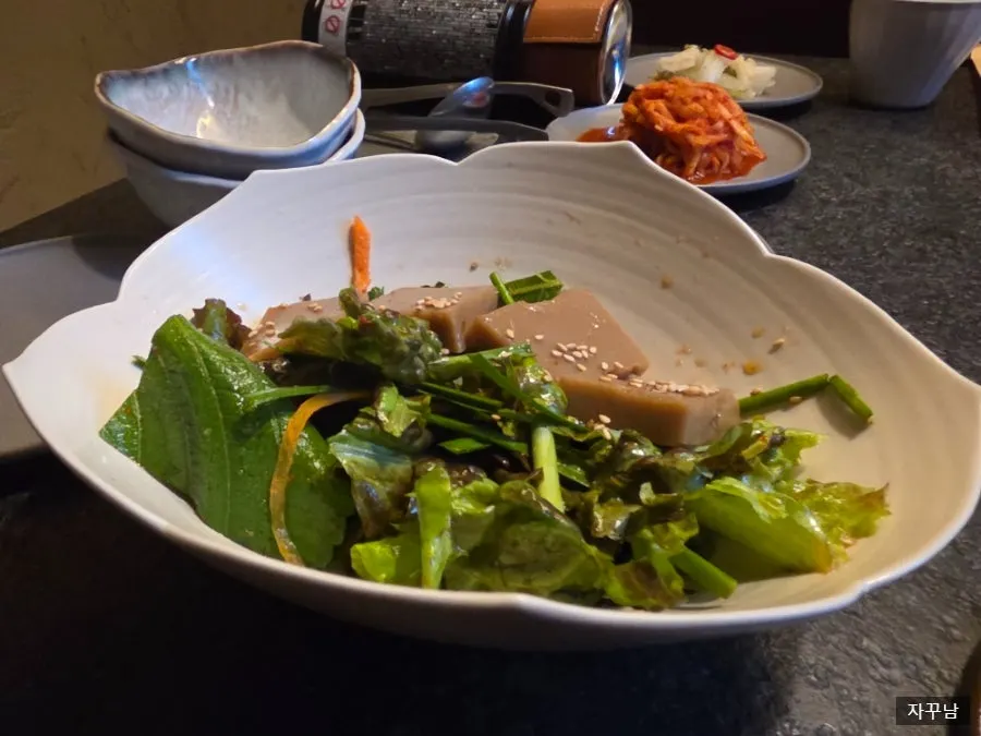 한우나베와 함께 나온 양념과 나물 반찬