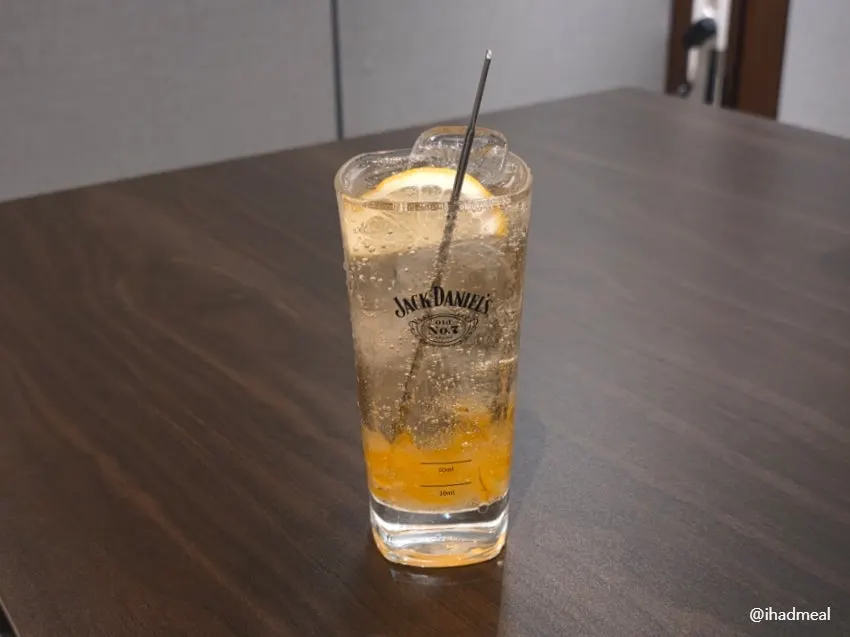모미지 선릉점 밑반찬 접시 클로즈업