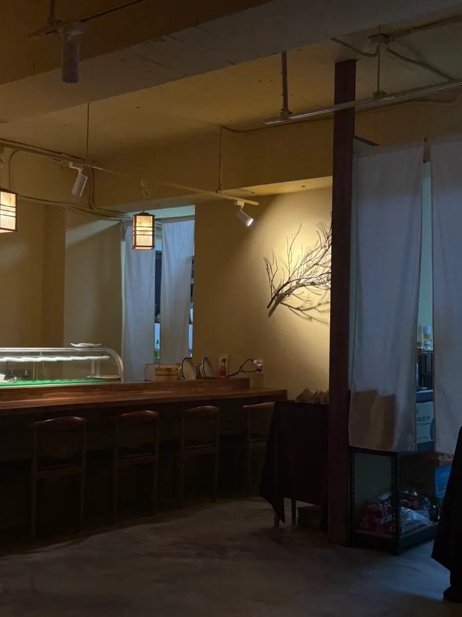 View of the counter bar inside Sakai