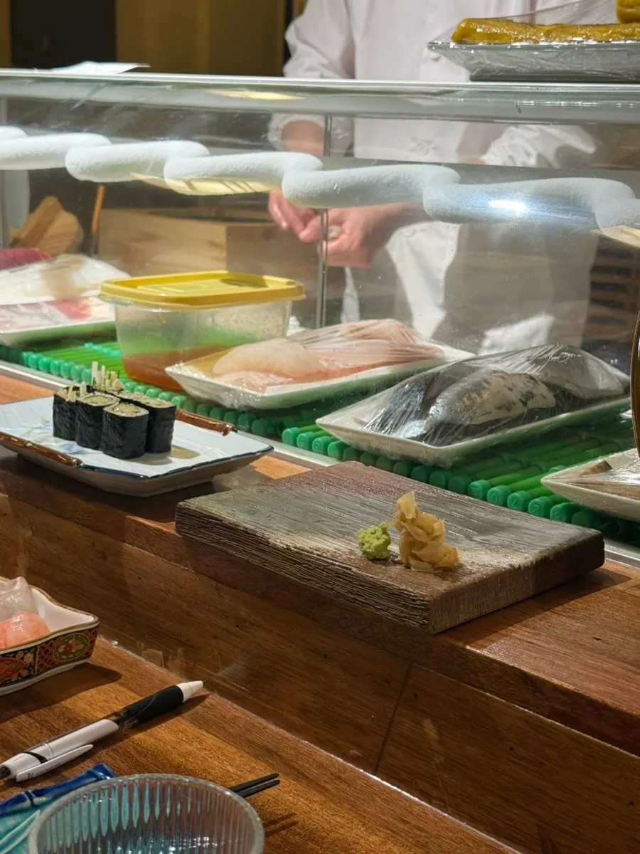 Nigiri pressed to order based on a memo pad request