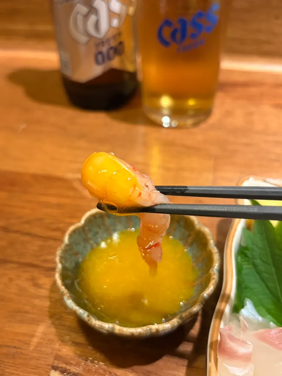 Sashimi moriawase served with two pieces of each type
