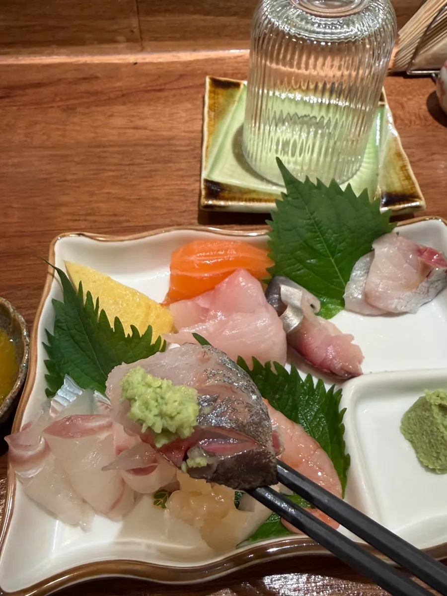 Sweet shrimp sashimi with its dedicated dipping sauce