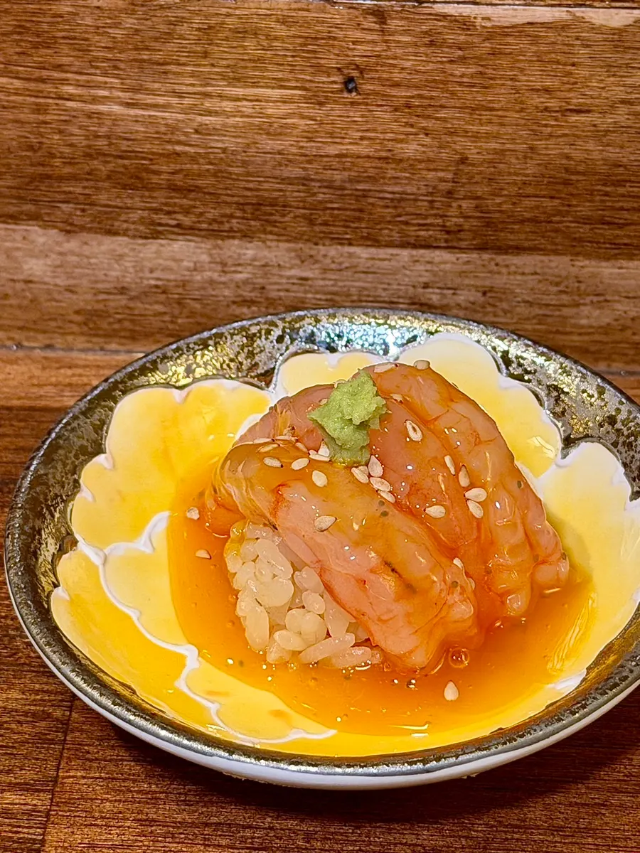 대게와 우니 조합 안주 접시