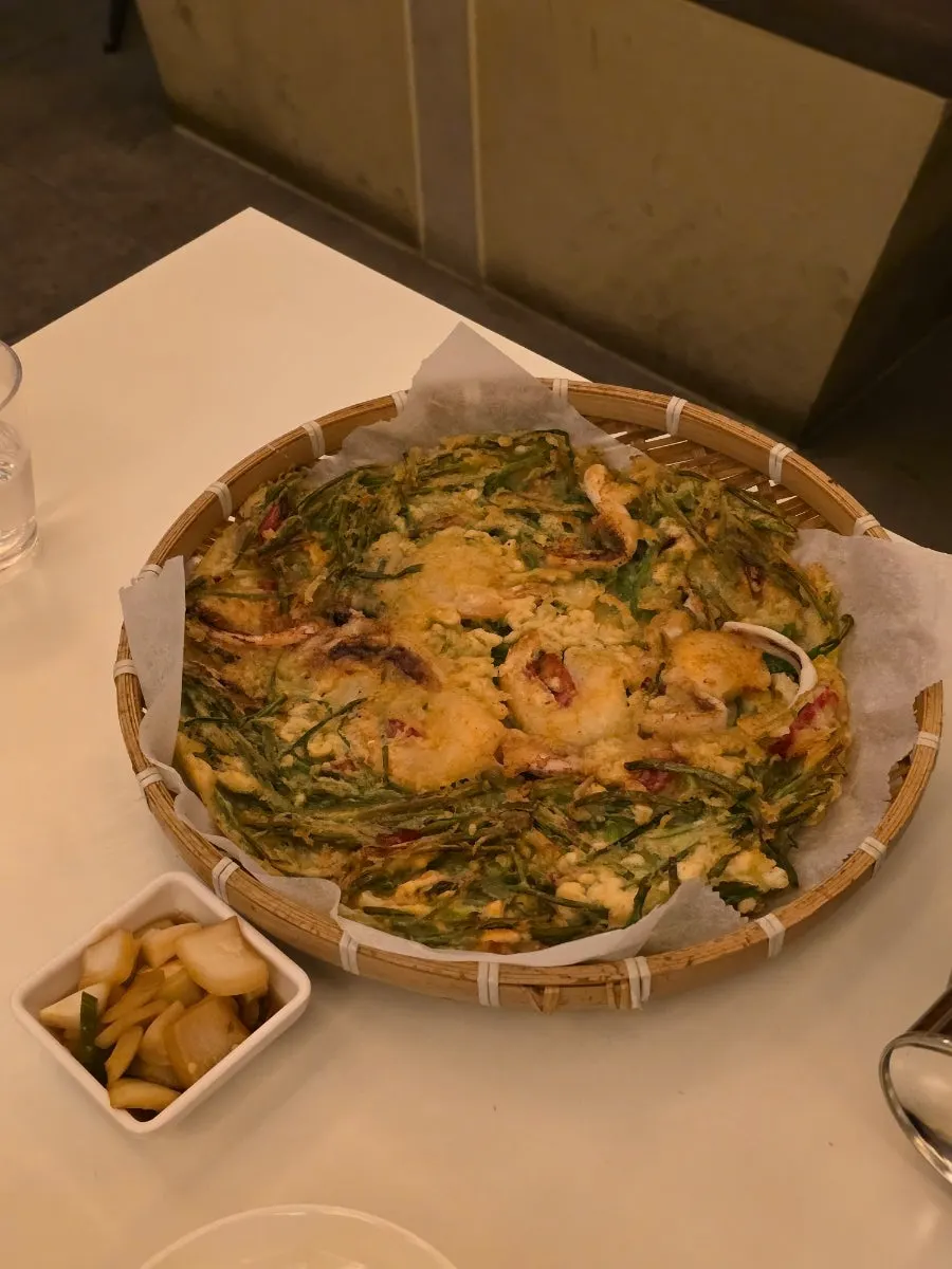 Alsaeu buchujeon dan teman makgeolli