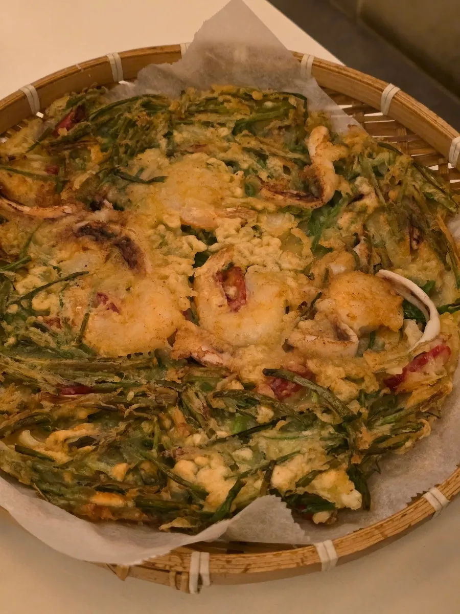 Hidangan alsaeu buchujeon dan jjagyechi