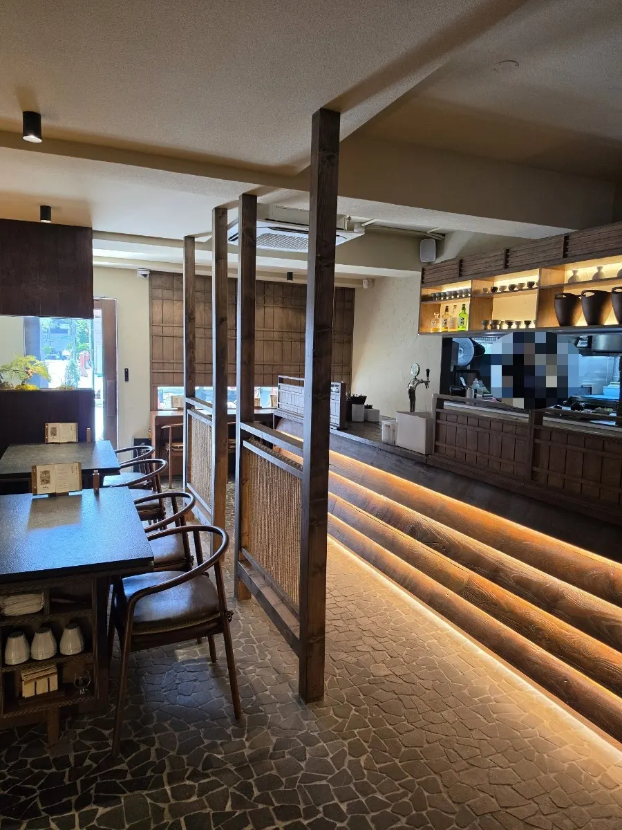 Manmok interior with wood and stone finishes