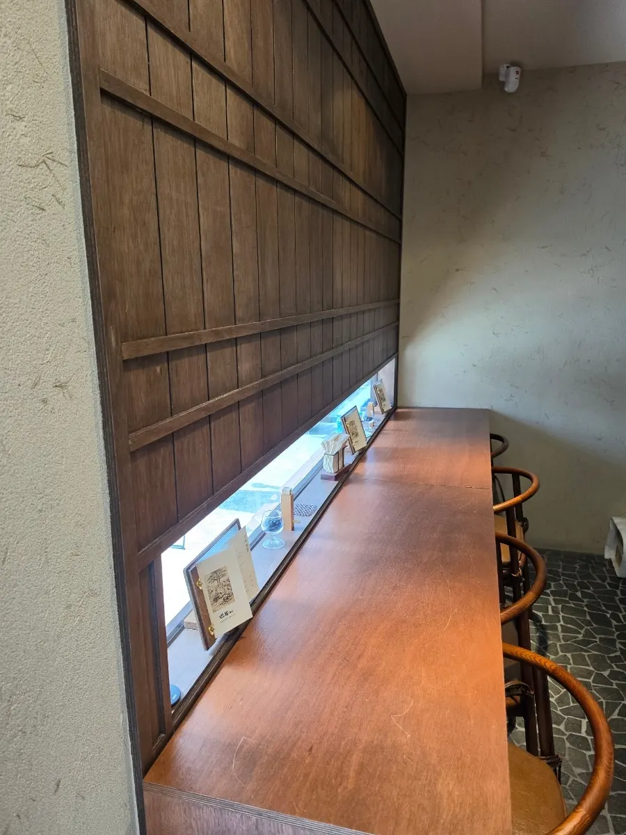 Lighting and seating at Manmok