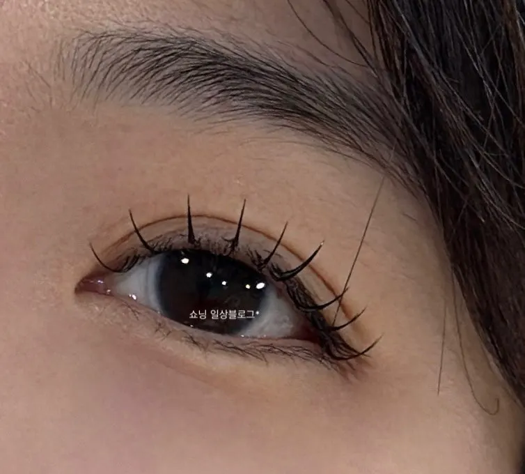 Close-up of lashes during the mascara lash extension process