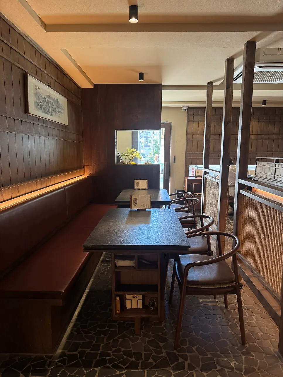 Generously spaced tables at Manmok