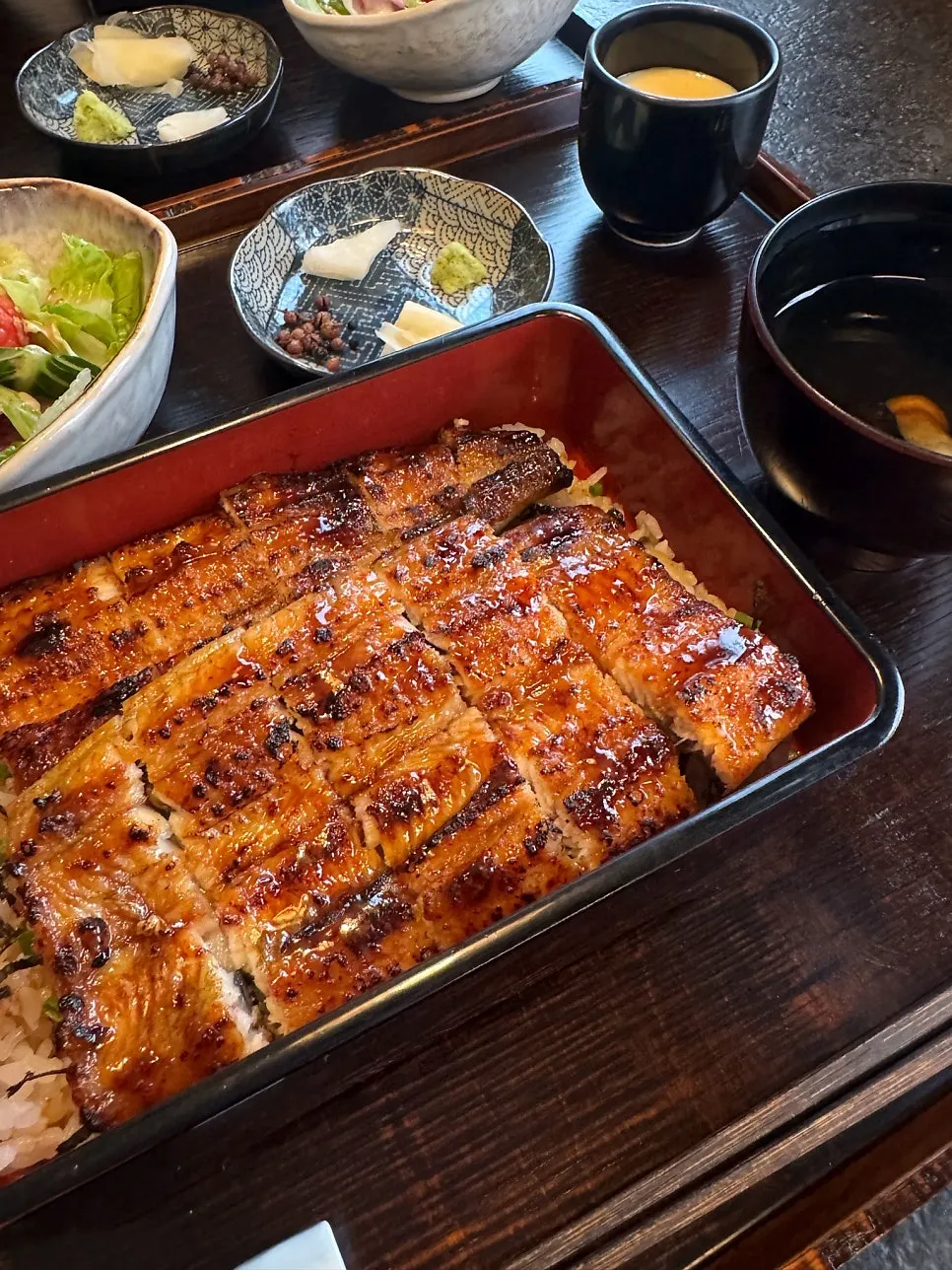 Eel rice bowl with charcoal aroma and glossy shine