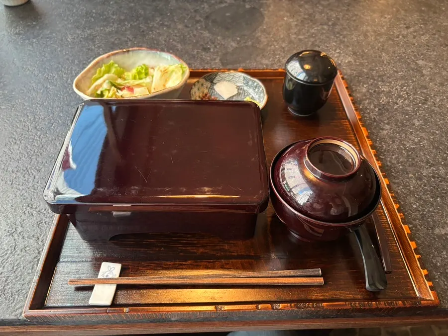 겉옷 걸어둘 수 있는 만목 좌석 공간