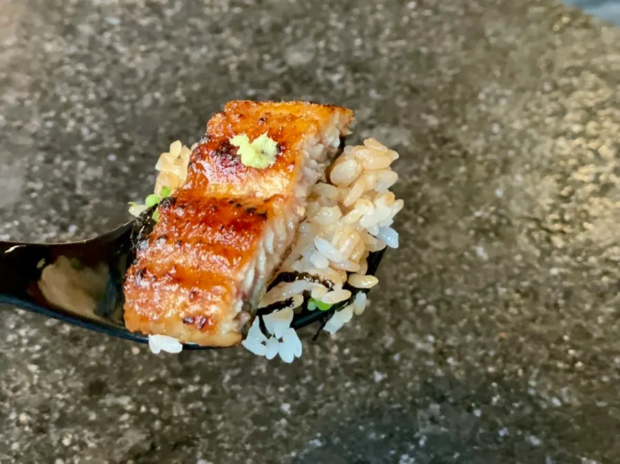 Sesuap unadon bersama wasabi