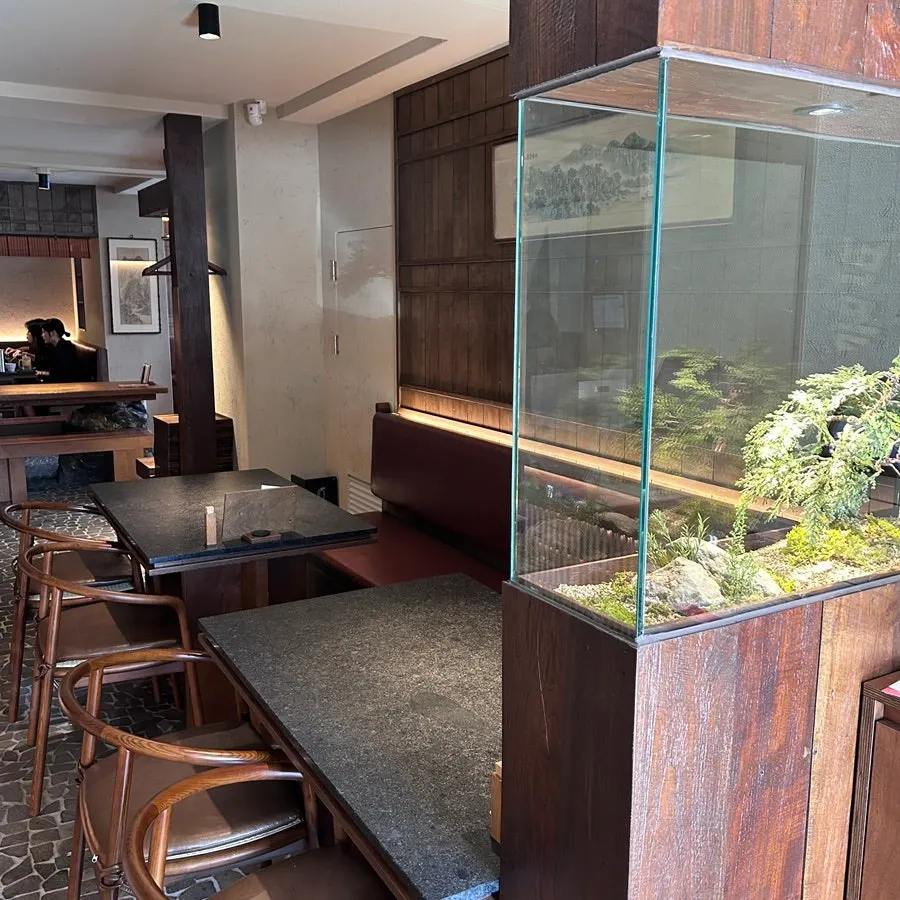 Manmok's interior decorated with wood tones and marble