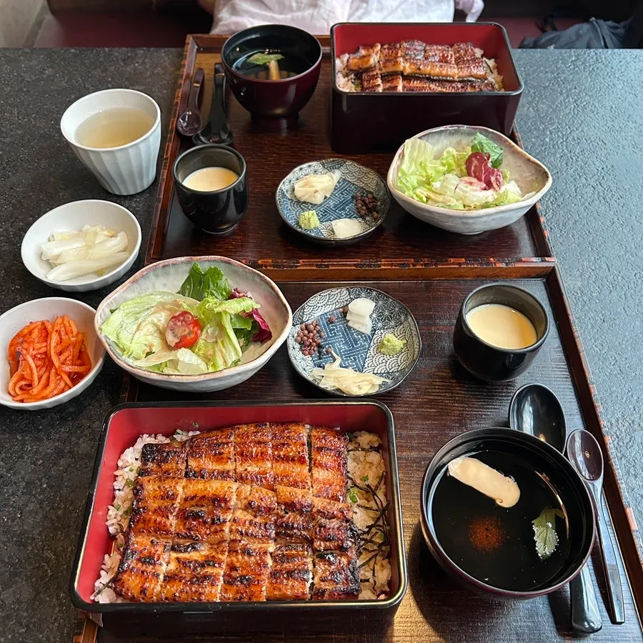 Whole-eel rice bowl with chawanmushi and soup set