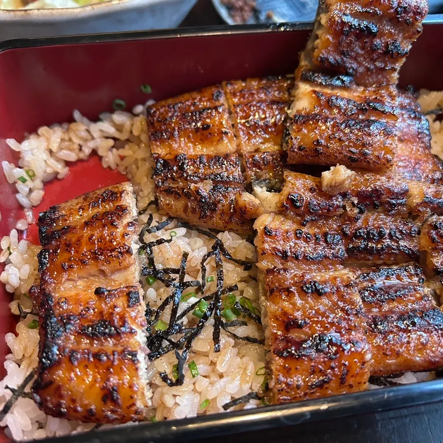 Seasoned rice topped with seaweed flakes