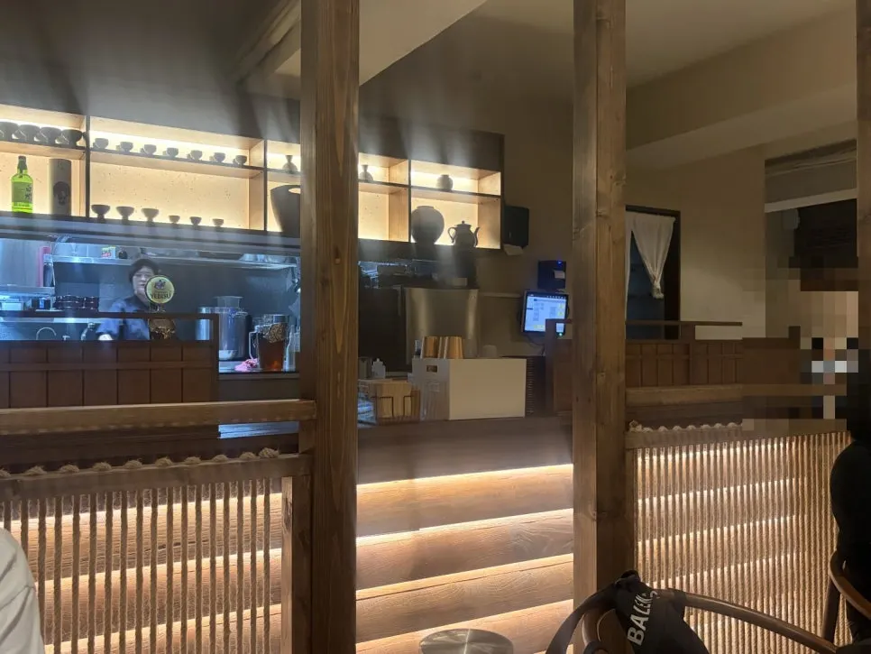 Manmok Japanese restaurant interior