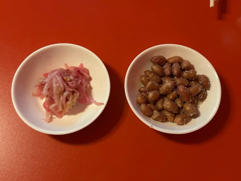 Basic sides of roasted peanuts and pickled bean sprouts
