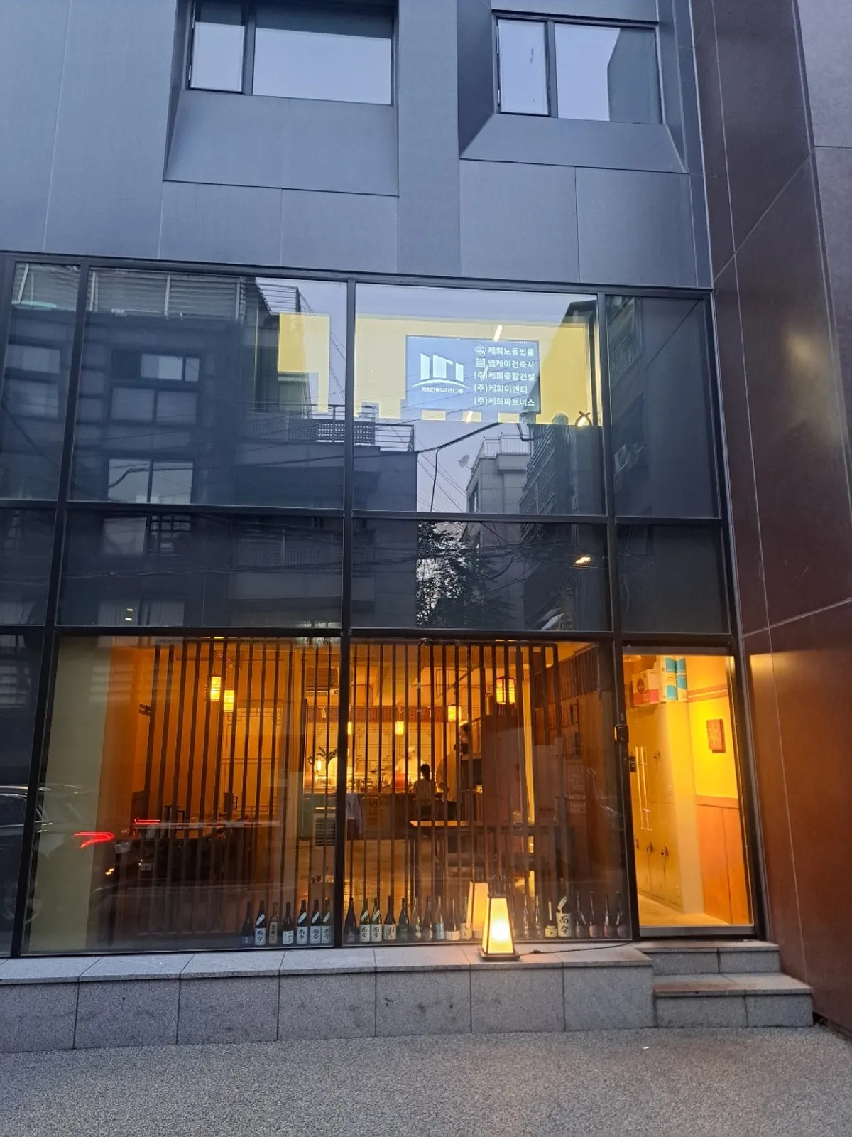 간판 없는 선릉 스시집 사카이 입구