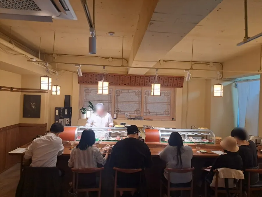 사카이 내부 다찌석과 테이블석