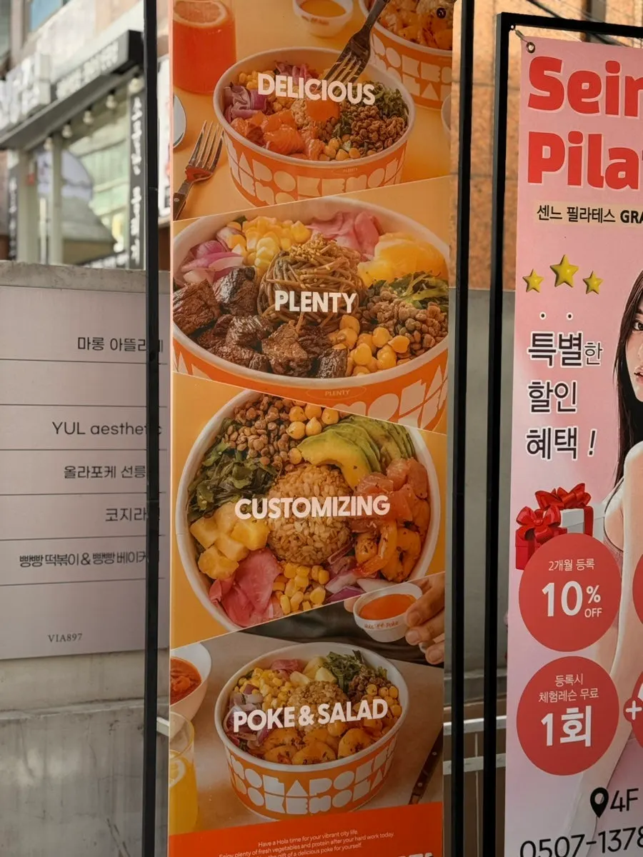 Bright, clean interior of Hola Poke Seolleung Branch