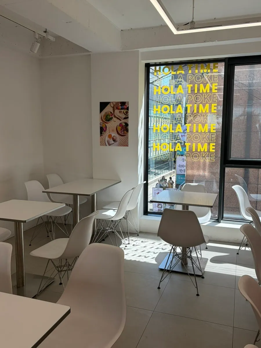 Neatly kept interior of Hola Poke