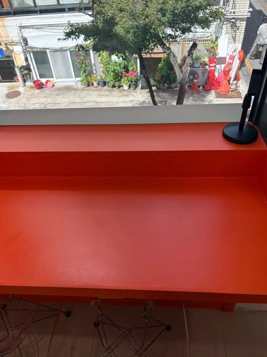 Solo seating for eating alone