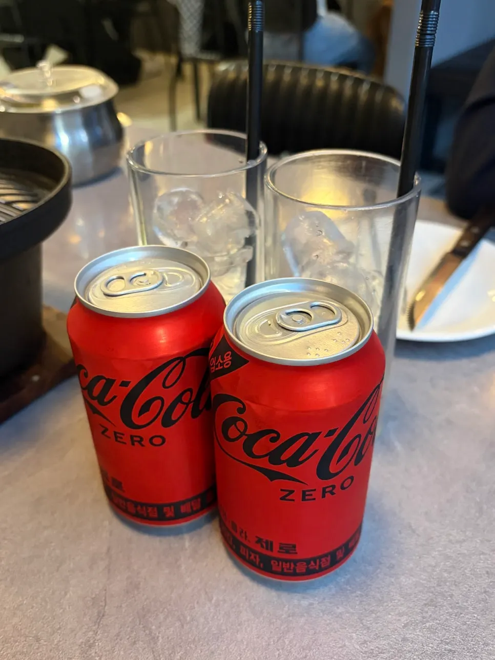 Zero-sugar cola included with the set