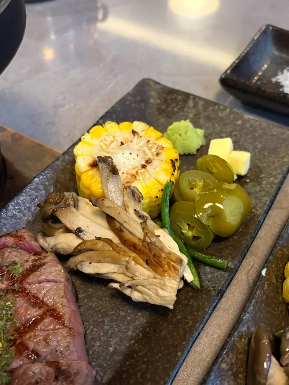 Standard bujaesal (skirt steak) option