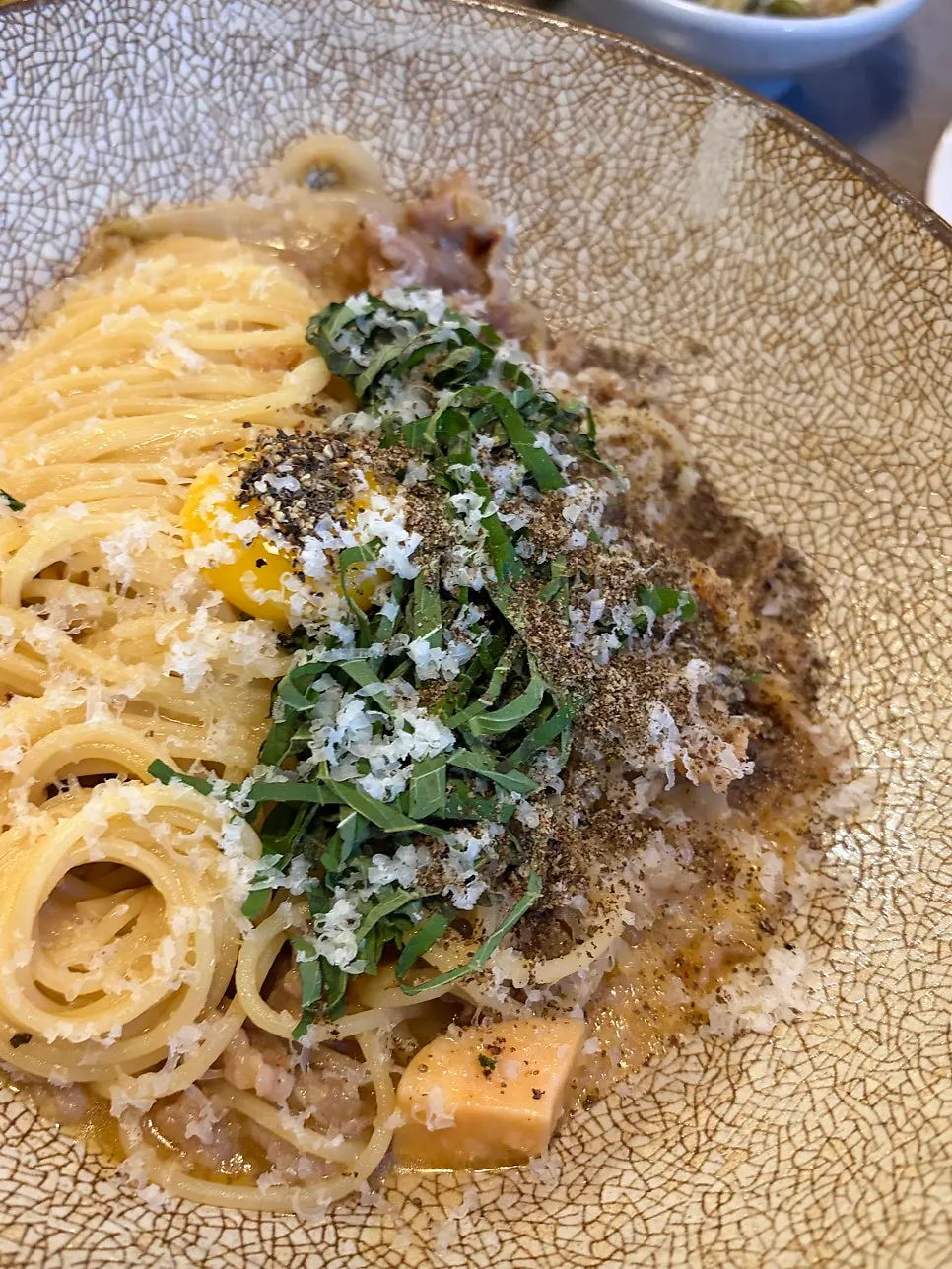Perilla-seed pasta topped generously with chadol
