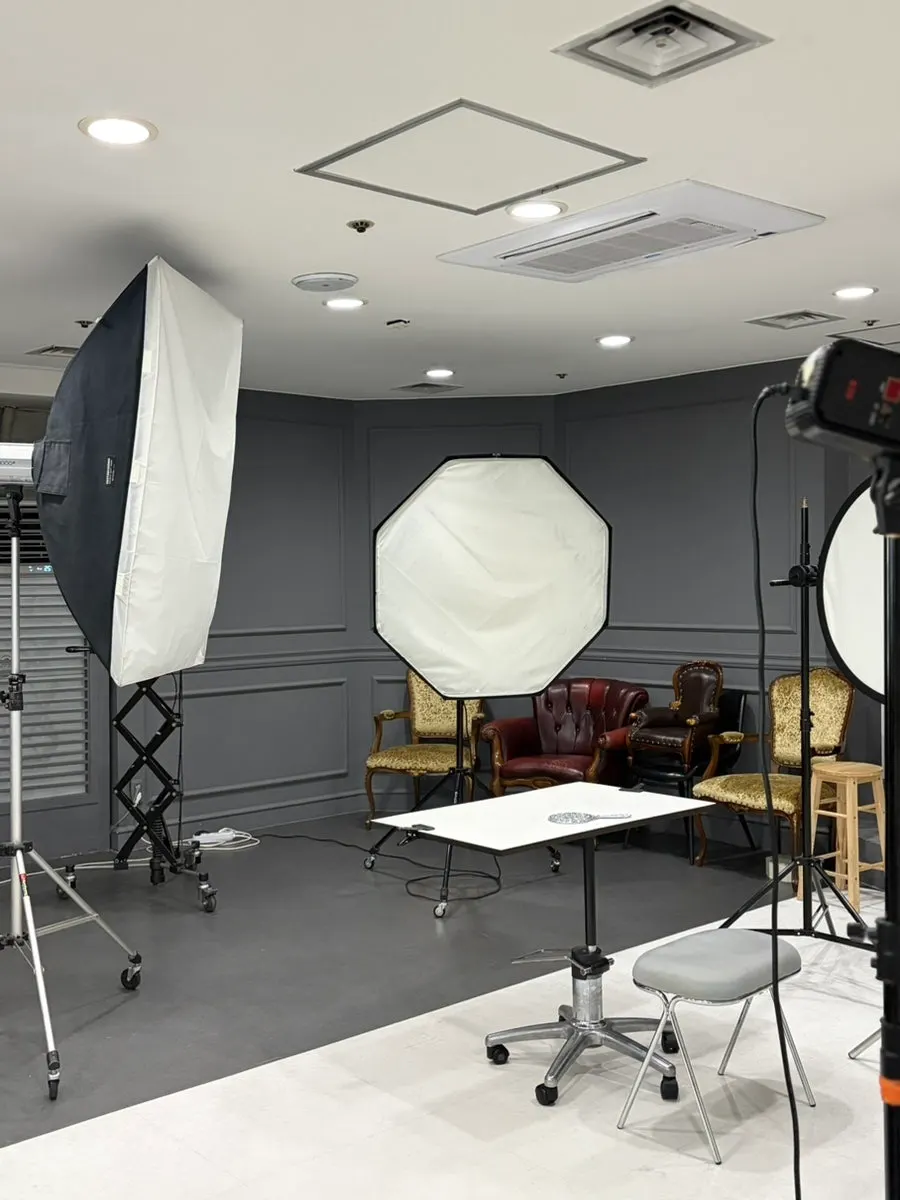 Clean, spacious interior of the photo studio