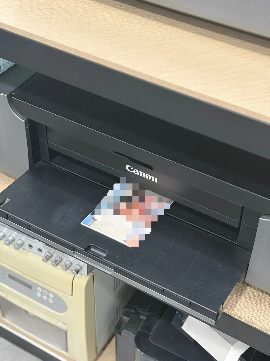 Printed passport and driver's license photos