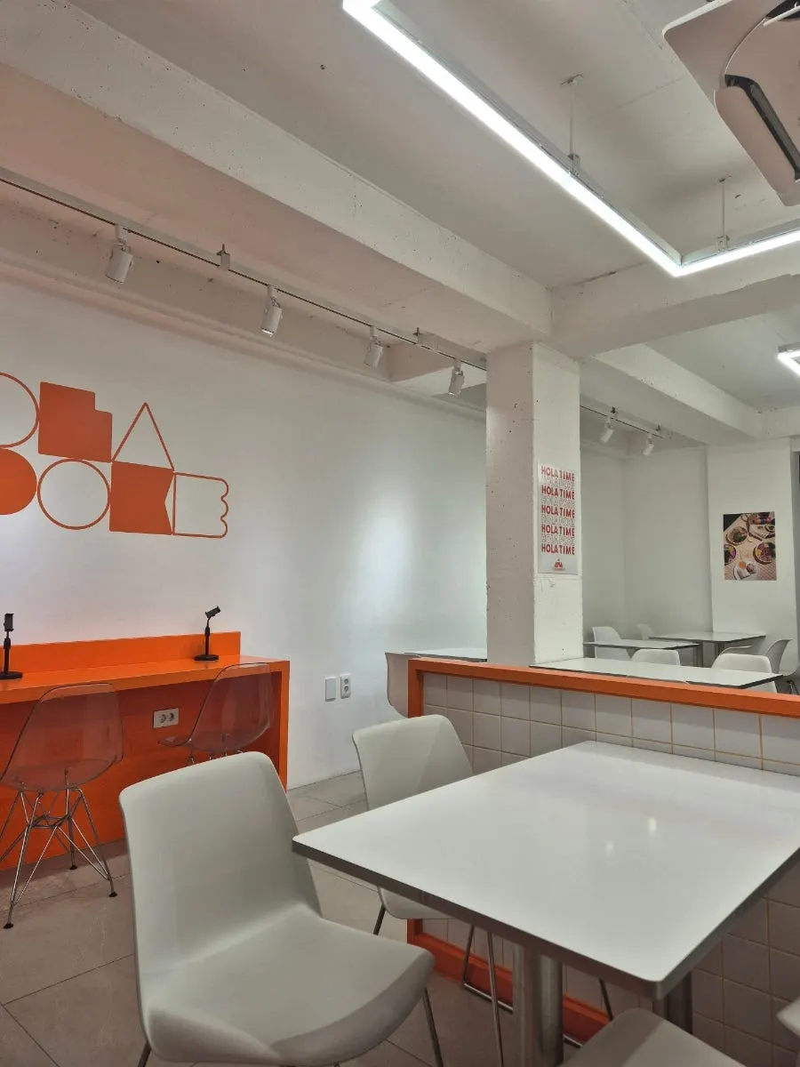 Interior with 2- and 4-person tables