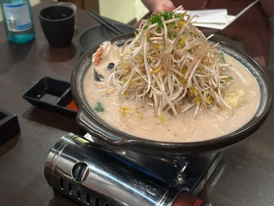 여러 일식 메뉴를 주문한 식사 관련 사진