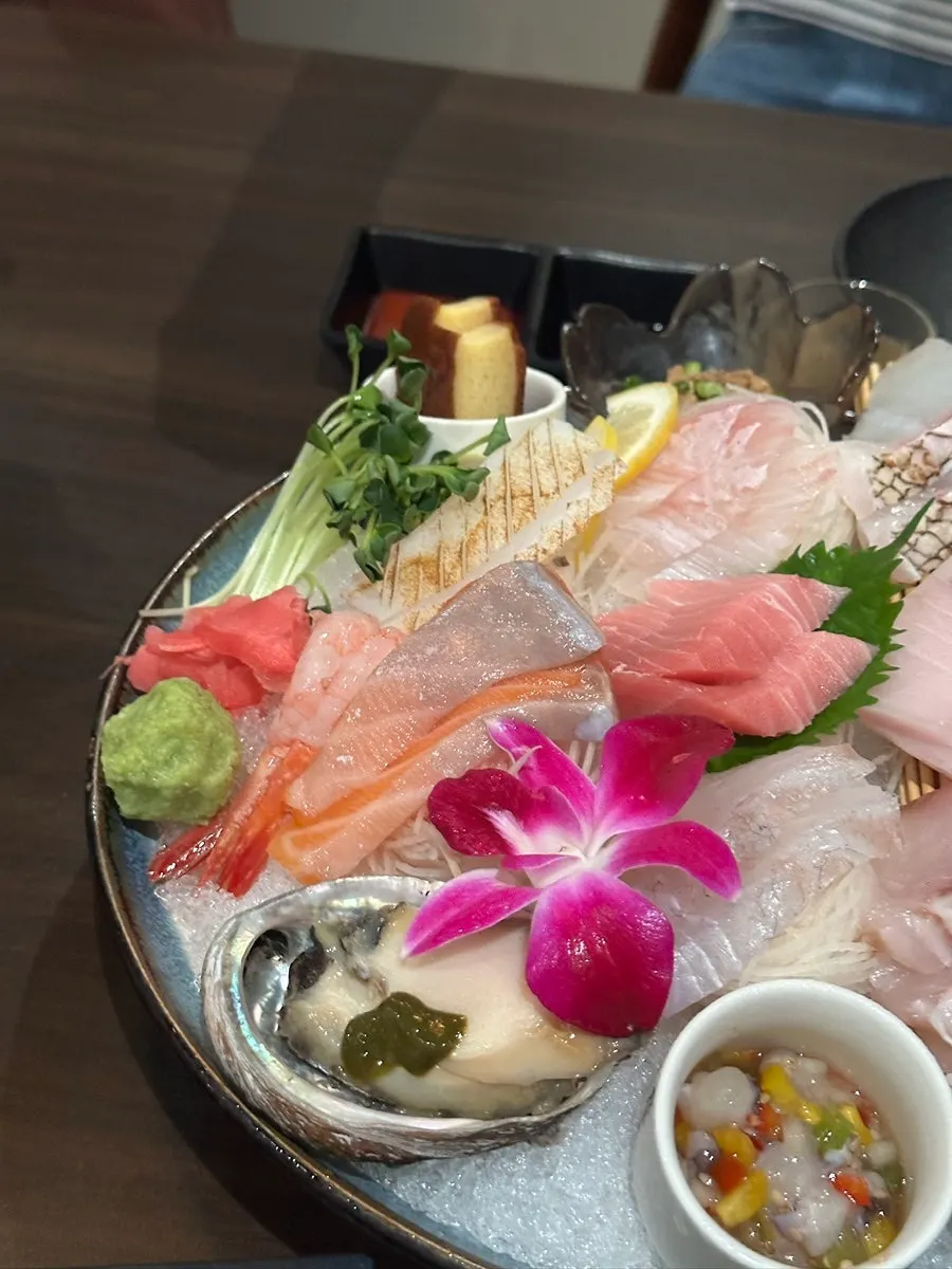 참치 부위가 포함된 모둠회 관련 사진