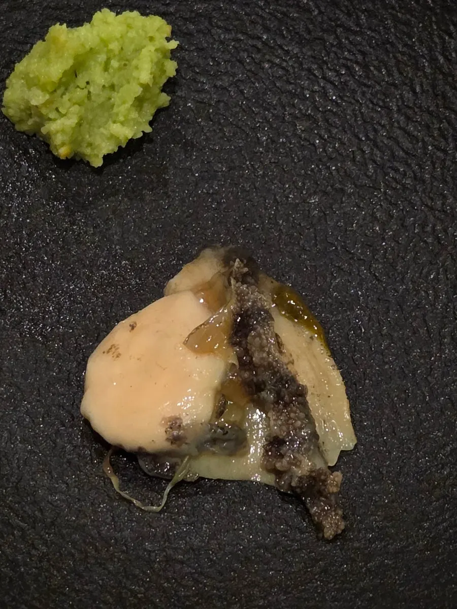 도톰하게 썰린 숙성회