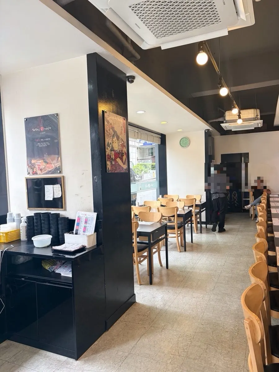 Entrance and exterior of Sushi Maiu Seolleung Station Branch